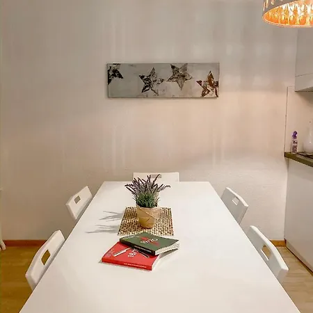Lakeside Center Apartment *